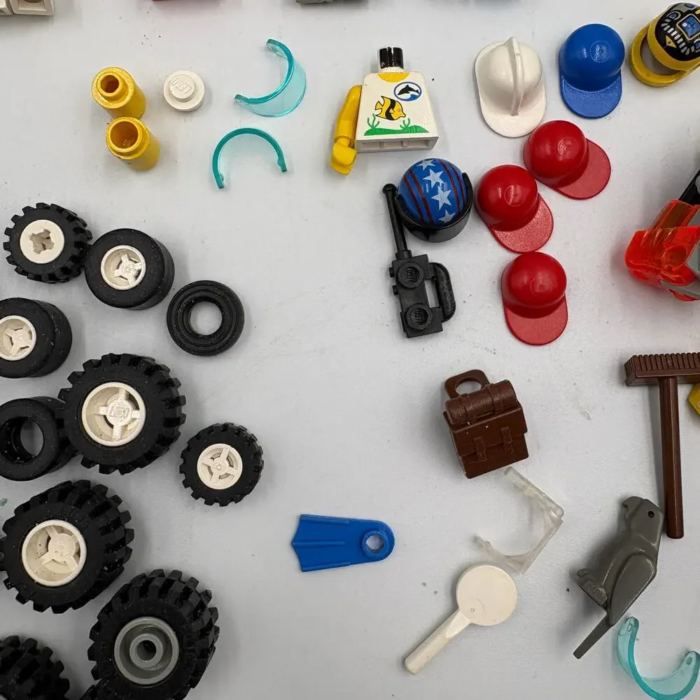 Lot 20 Lego Town Racing Minifigures Minifigs Town Space Tina Tires Tools Hats